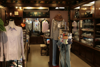 店内入って直ぐの様子