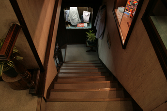 地下に降りる階段